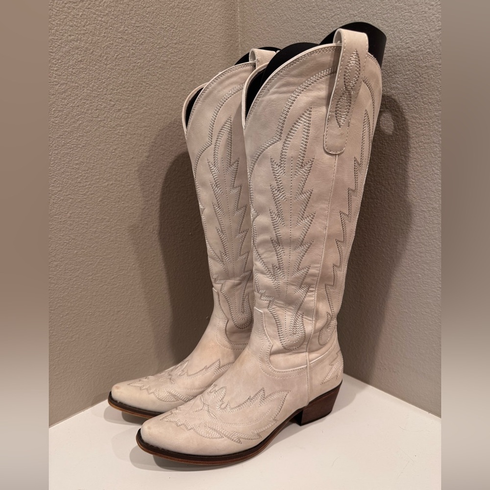 Redtop Cream colored Cowboy Boots 8
